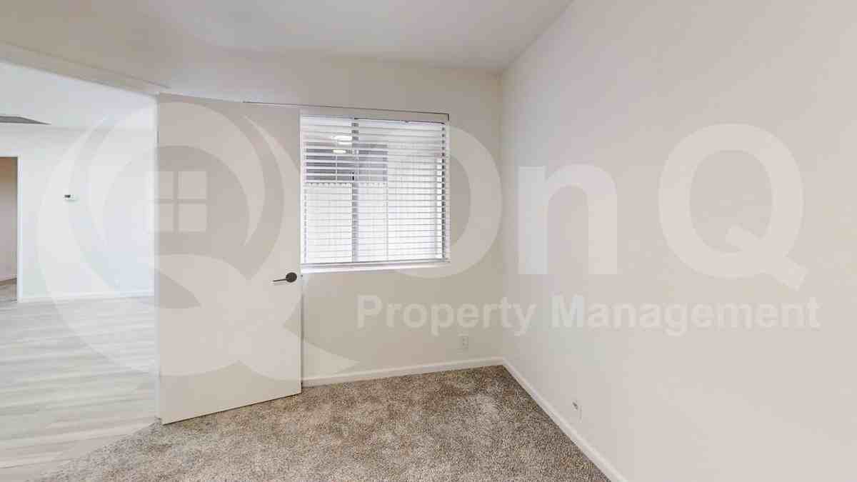 426 W Pontiac Dr #6 - Photo 6 of 17