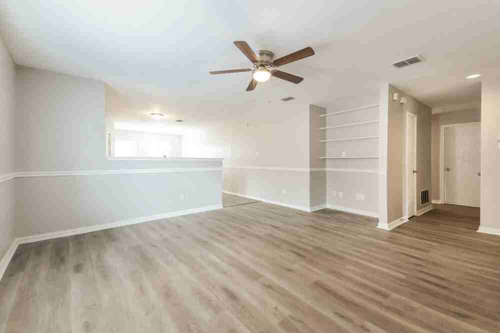 725 Orchid Blvd - Photo 3 of 16