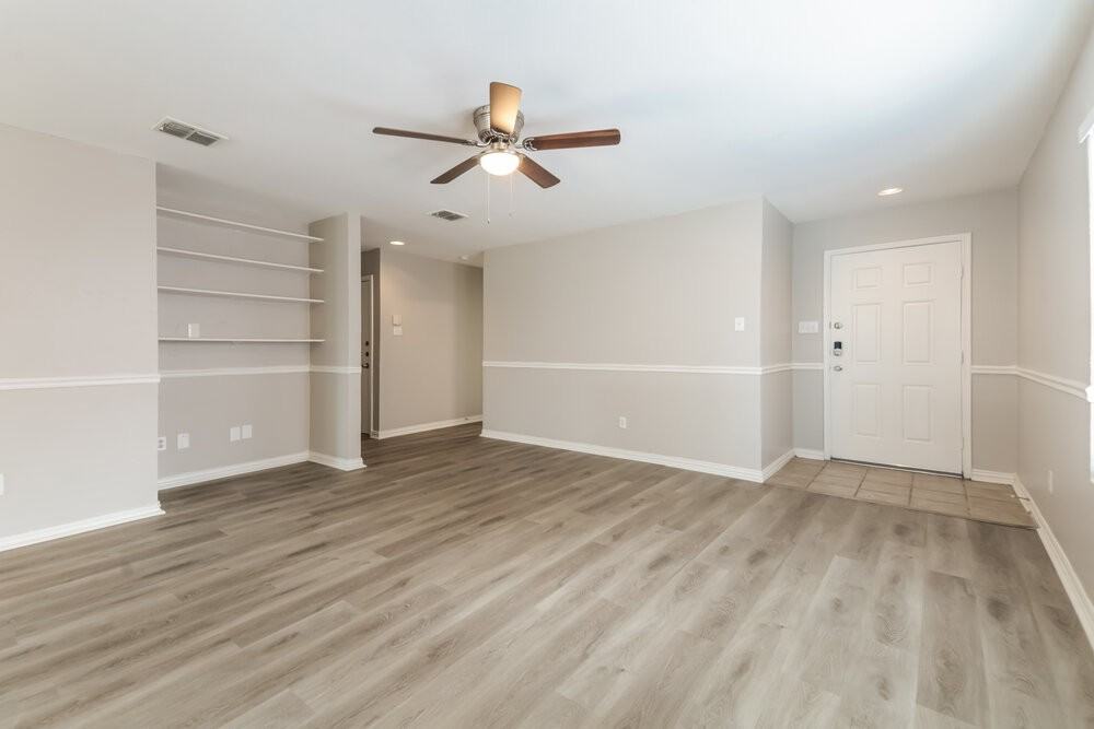 725 Orchid Blvd - Photo 4 of 16
