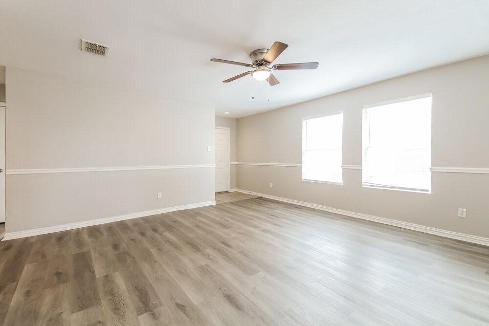 725 Orchid Blvd - Photo 5 of 16