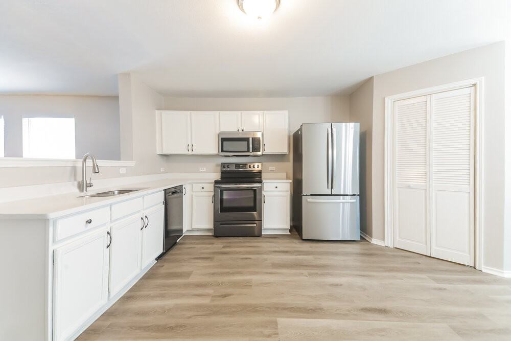 725 Orchid Blvd - Photo 7 of 16