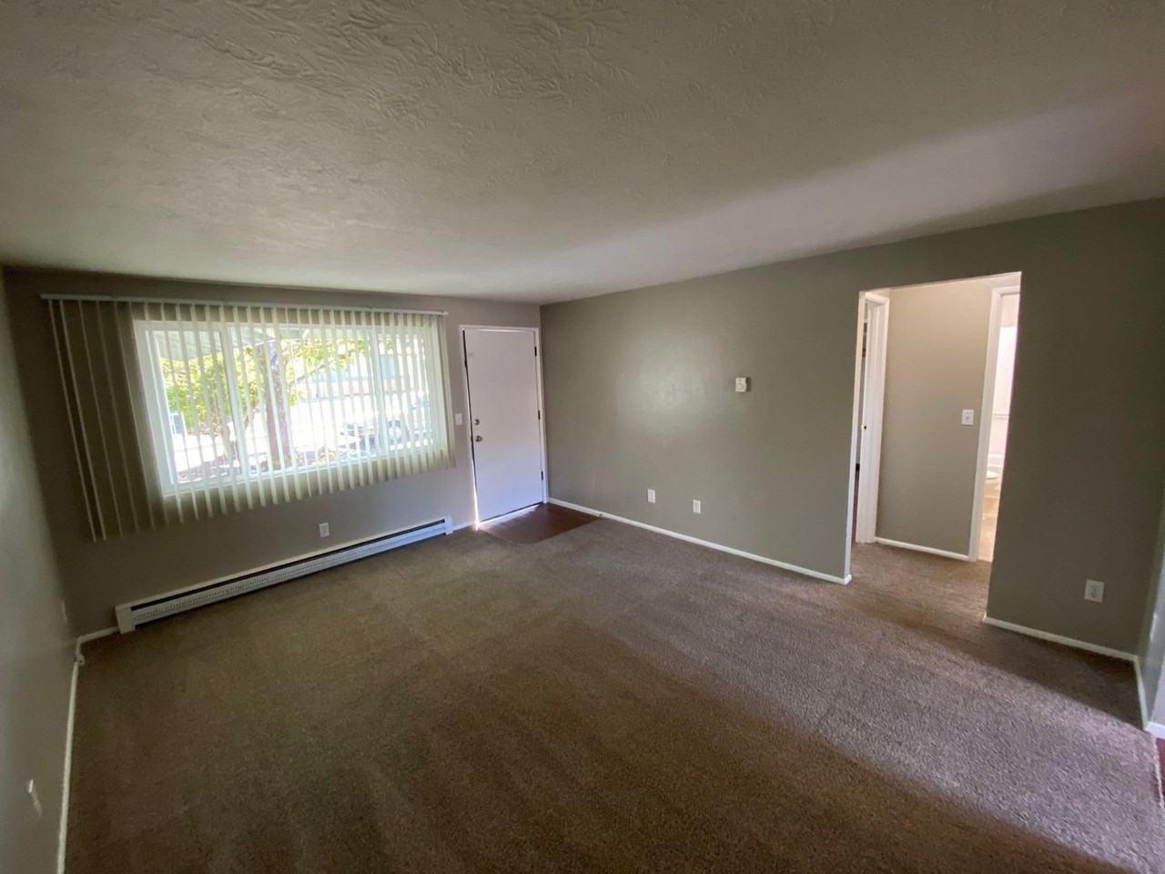 926 Se Uglow Ave #4 - Photo 4 of 15