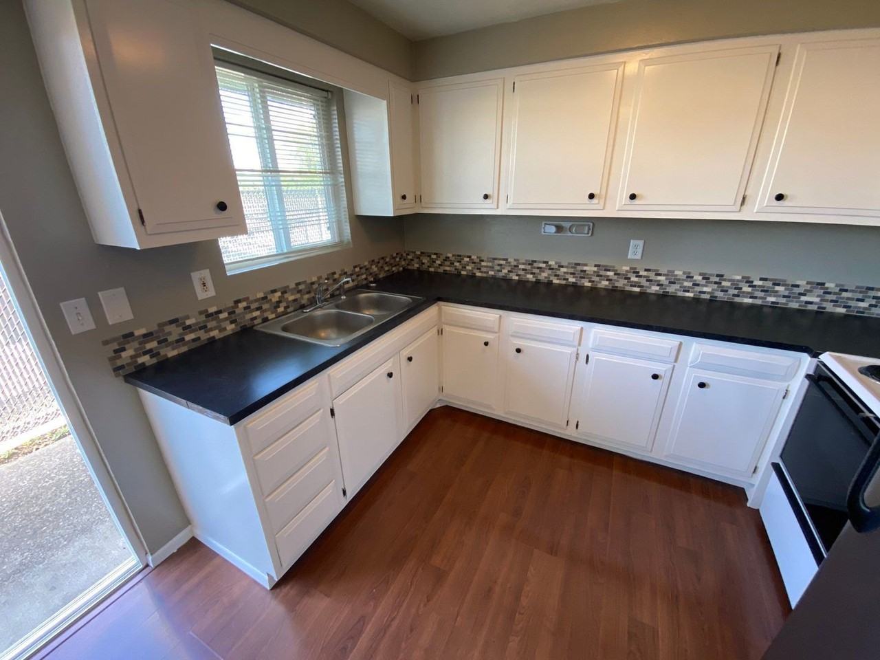 926 Se Uglow Ave #4 - Photo 6 of 15