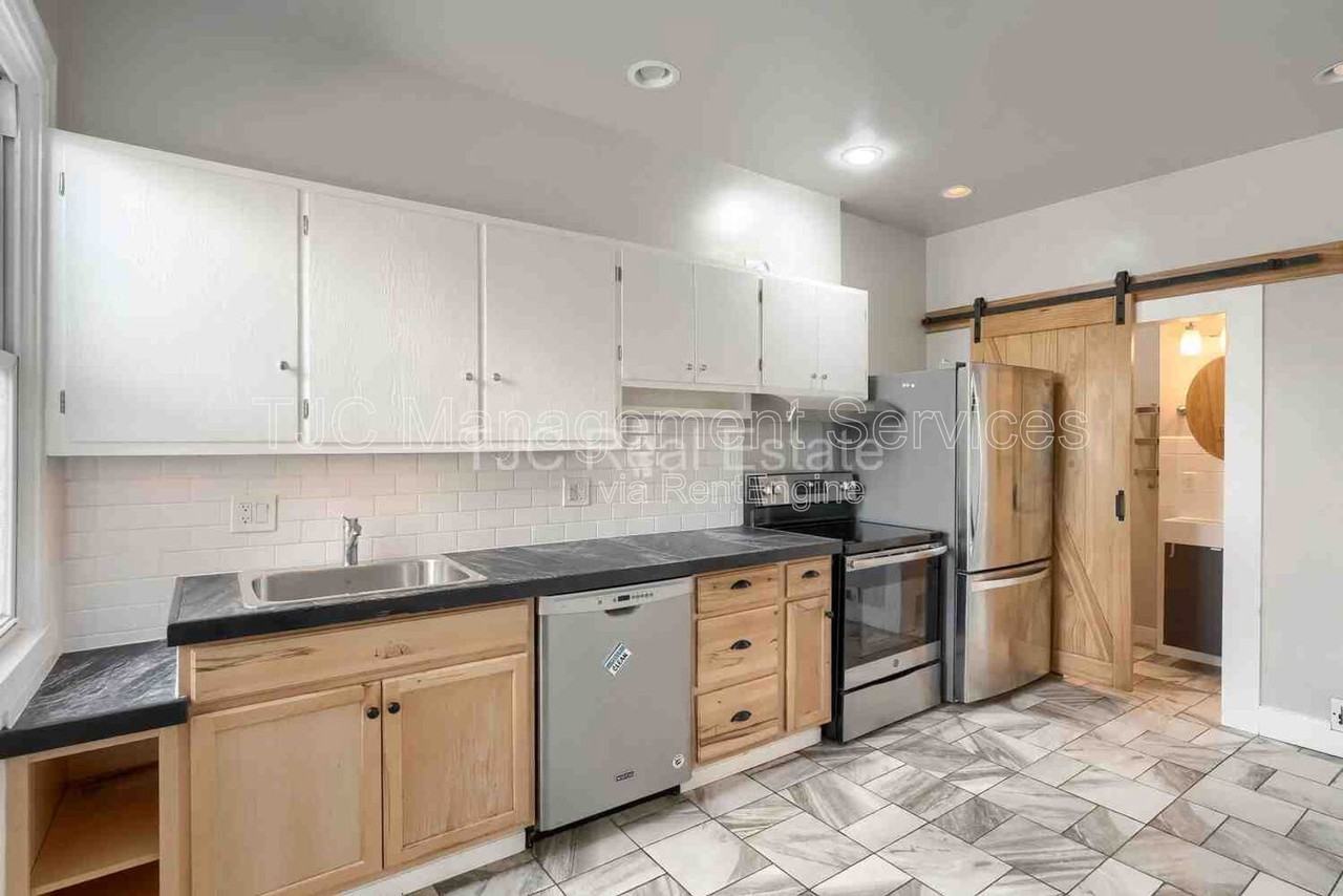 460 S Lincoln St #460 - Photo 5 of 11