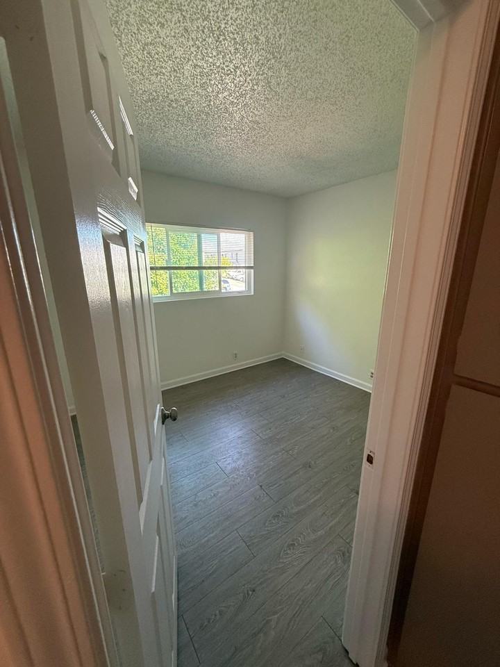 840 Grand Ave #4 - Photo 3 of 9