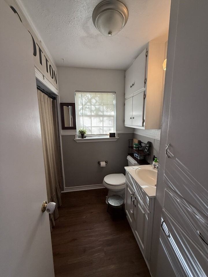 107 Greenview Dr - Photo 3 of 3