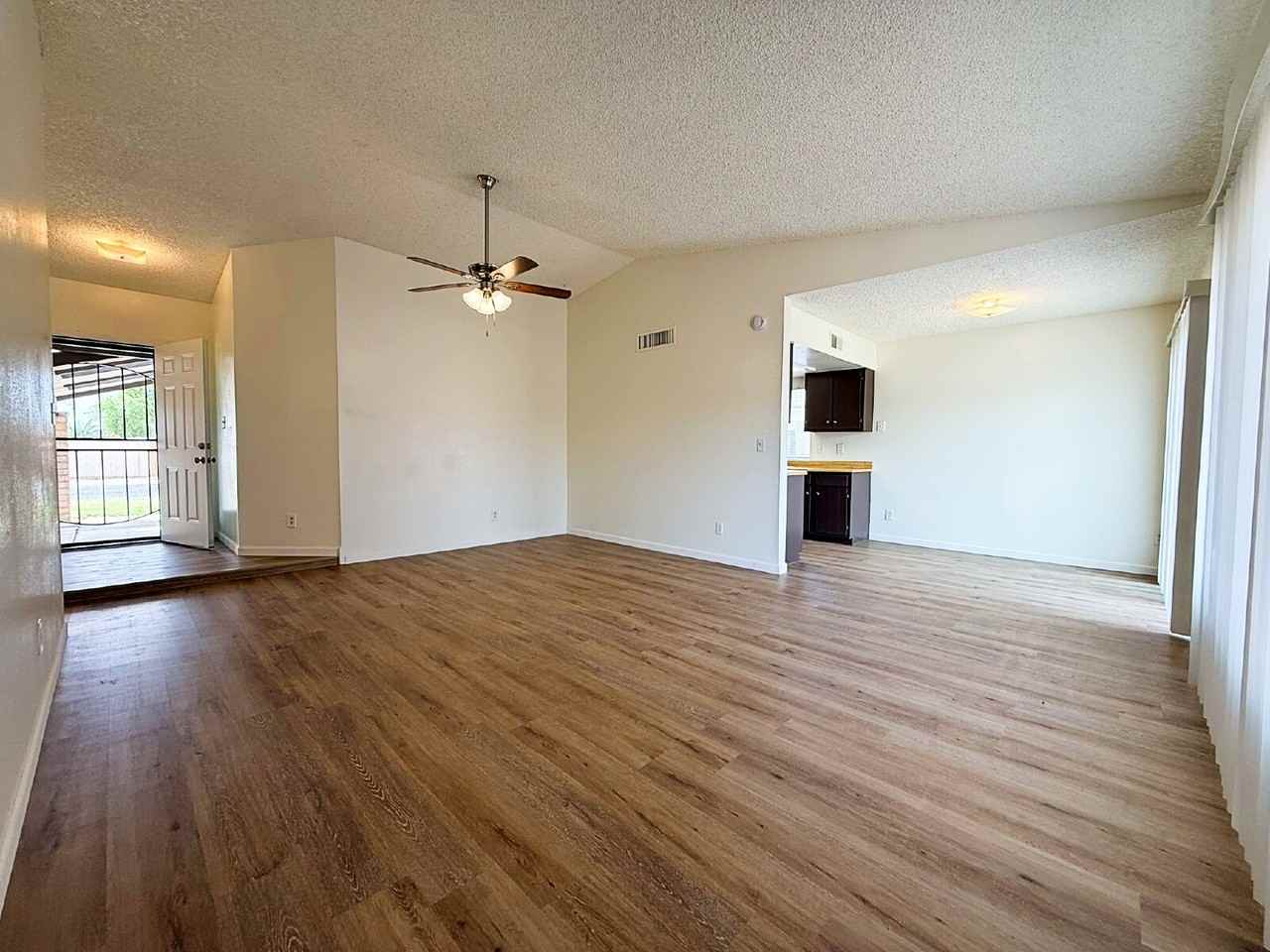 7518 W Coolidge St - Photo 7 of 27