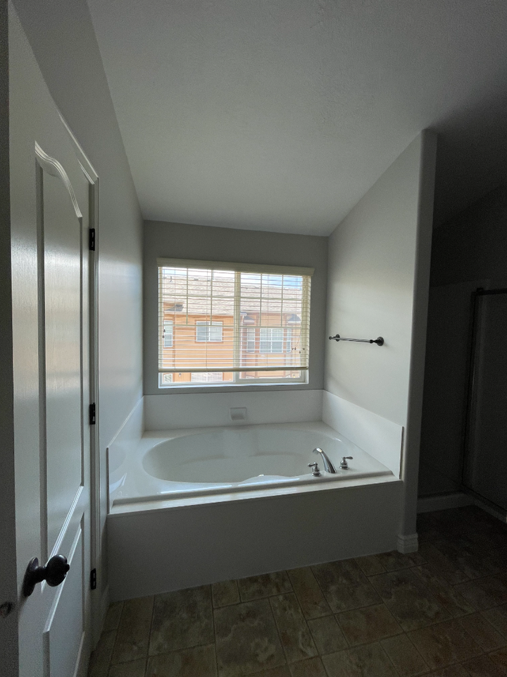 14771 S Falkland Cv - Photo 2 of 11