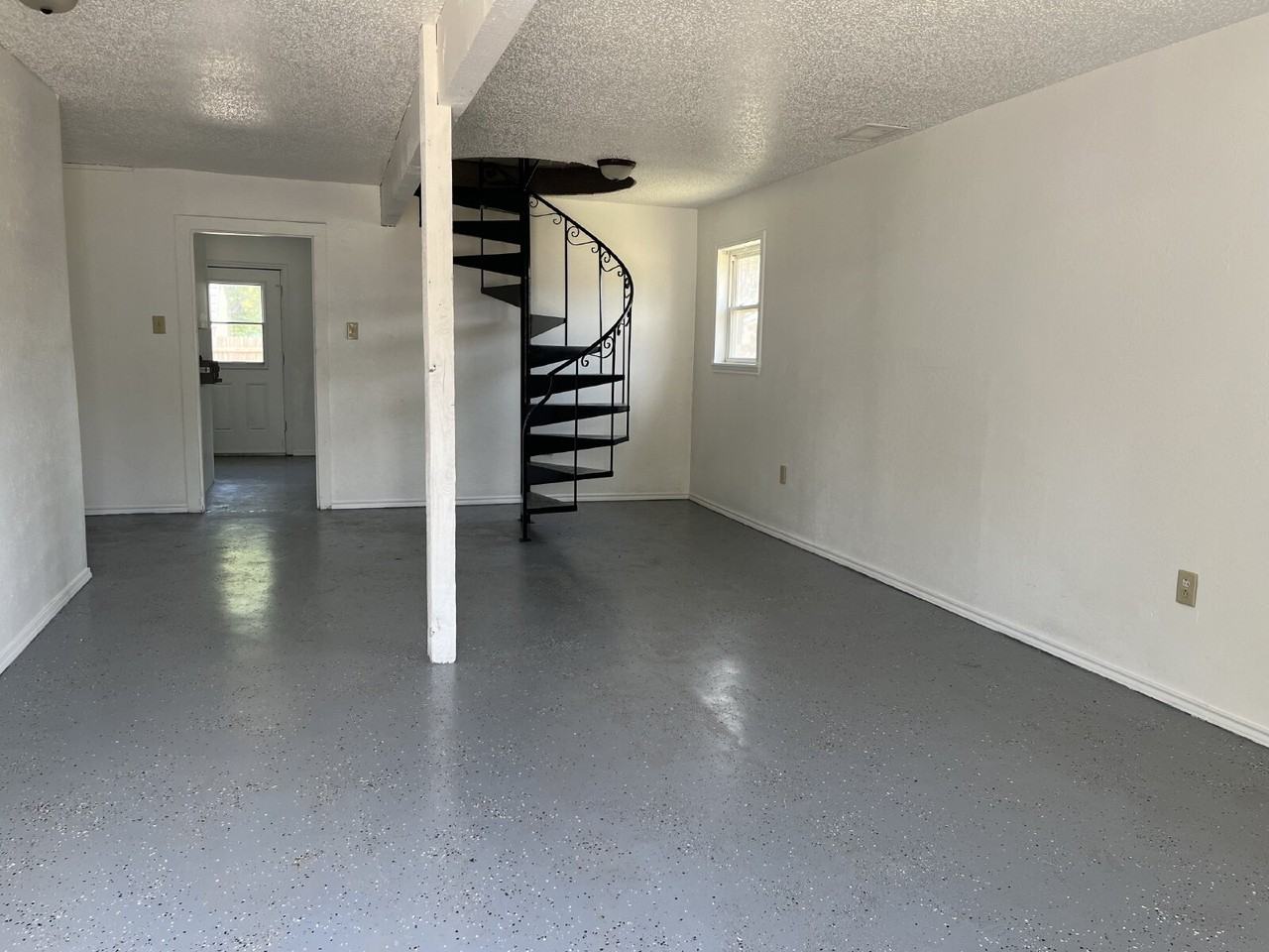 1711 Norwich Ave Rear - Photo 2 of 8