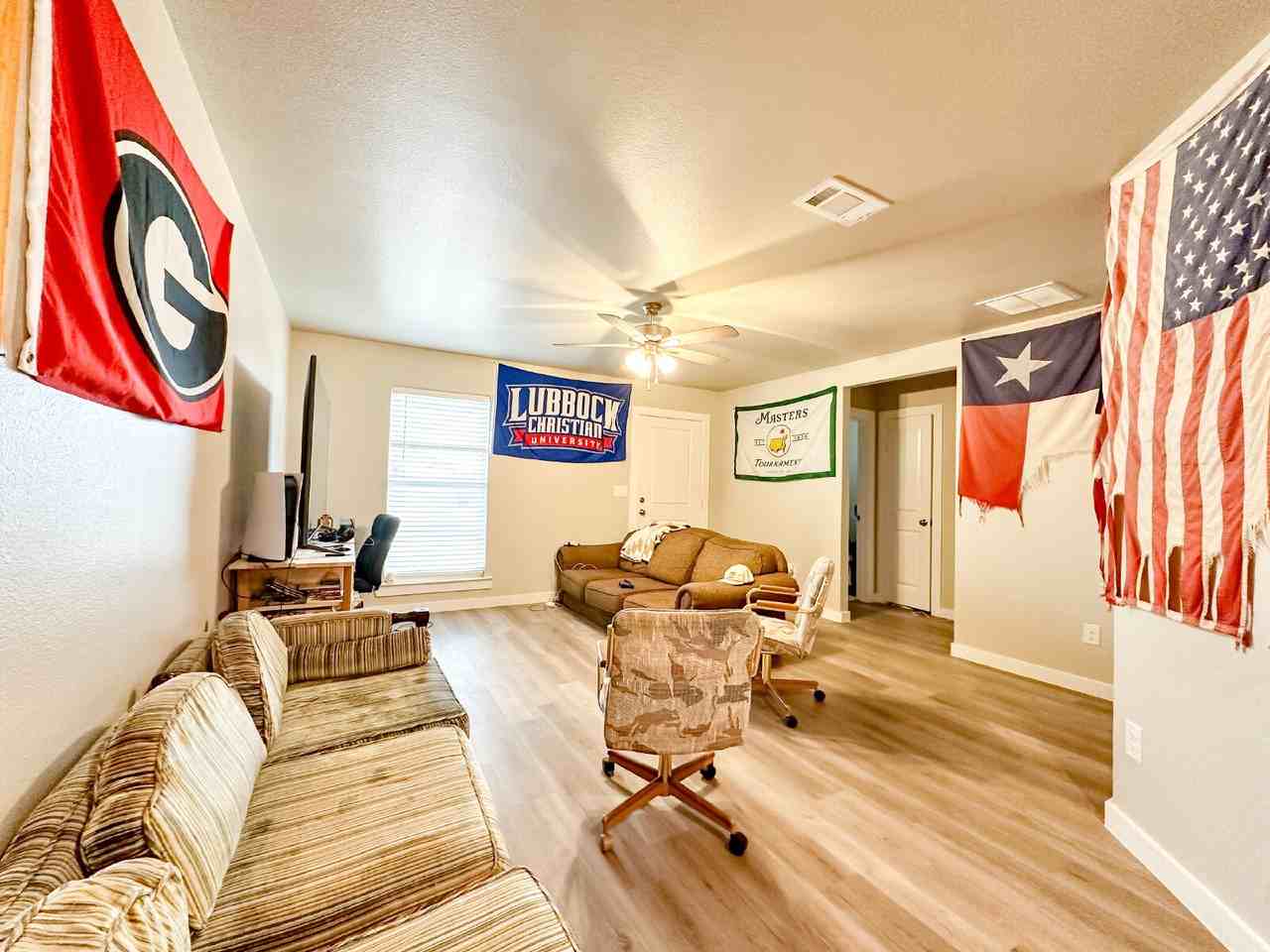 7413 35th St - Photo 3 of 9