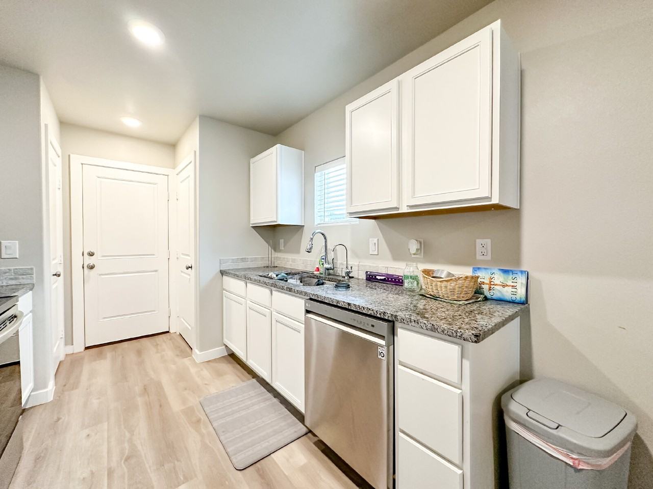 7413 35th St - Photo 4 of 9