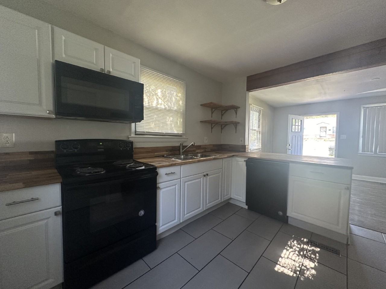 2730 Jefferson Ave - Photo 4 of 10