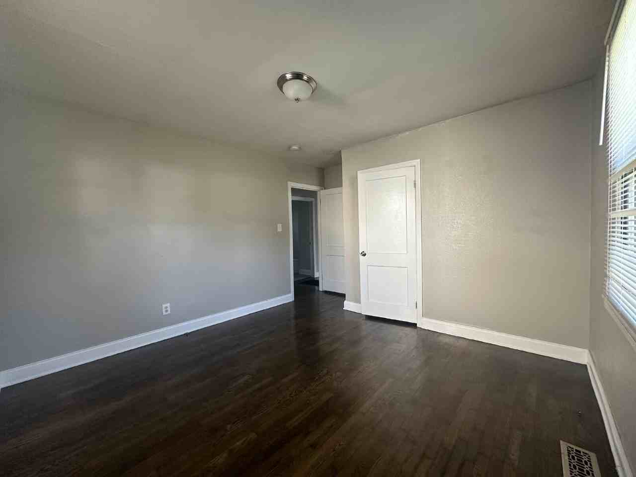 2730 Jefferson Ave - Photo 5 of 10