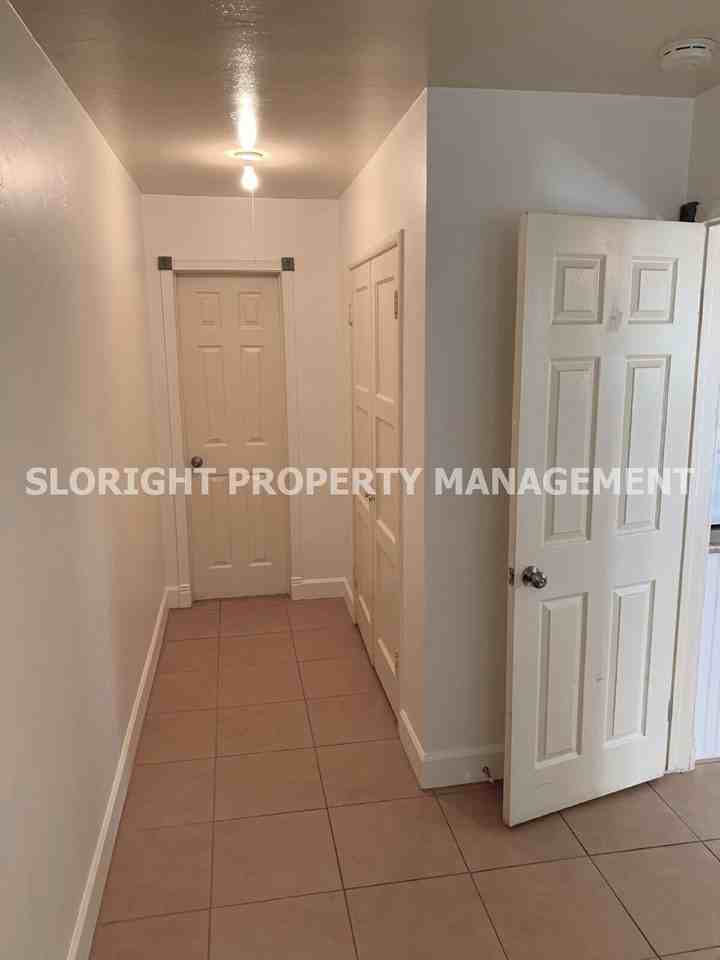 724 23rd St Apt C - Photo 3 of 11