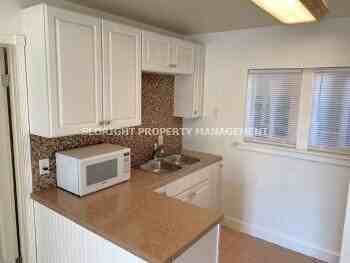 724 23rd St Apt C - Photo 7 of 11