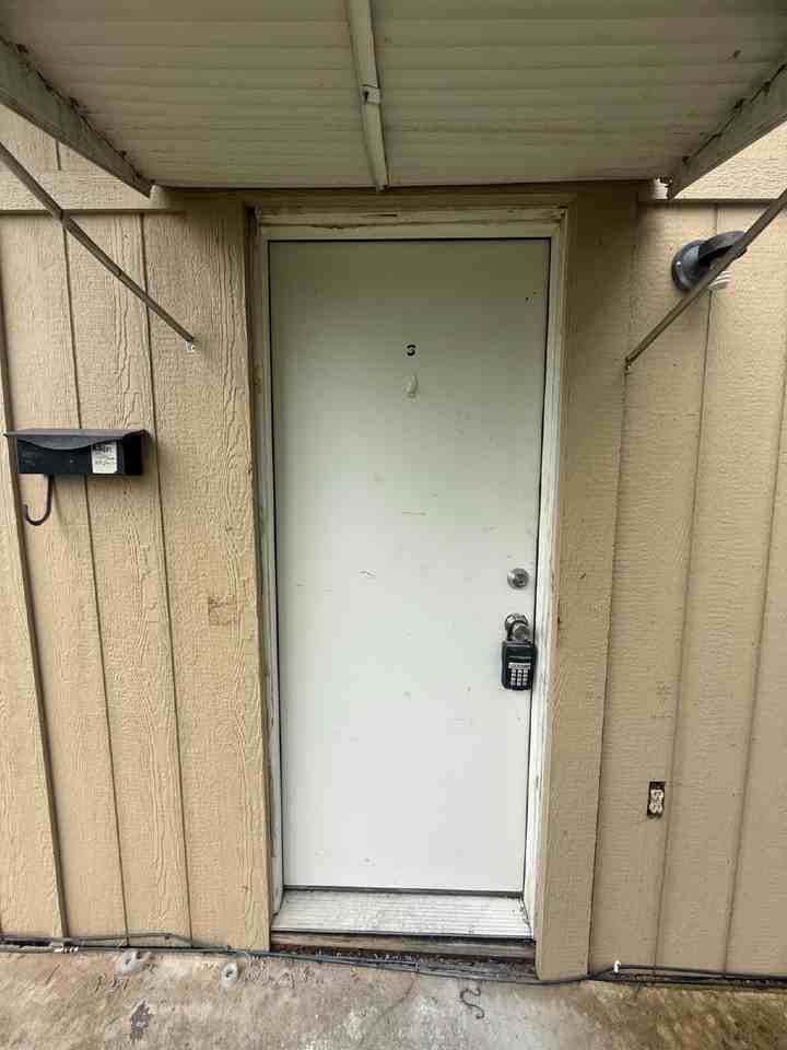813 N University St #3 - Photo 2 of 8