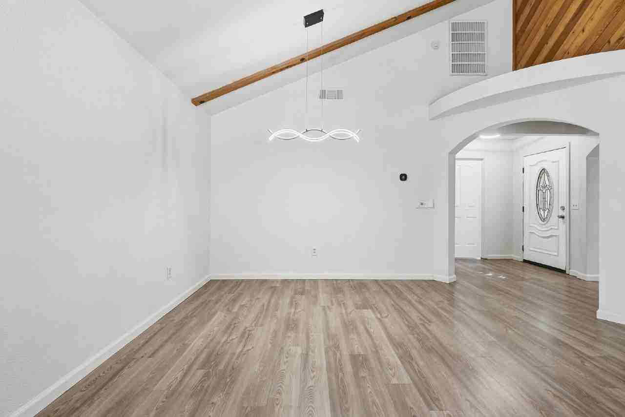 850 Tanglewood Dr - Photo 6 of 34