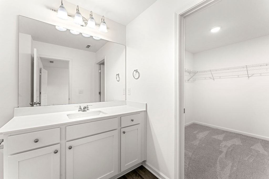 1520 Vernon Blvd #1 - Photo 2 of 17