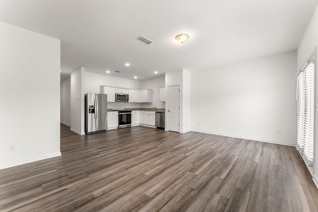 1520 Vernon Blvd #1 - Photo 7 of 17