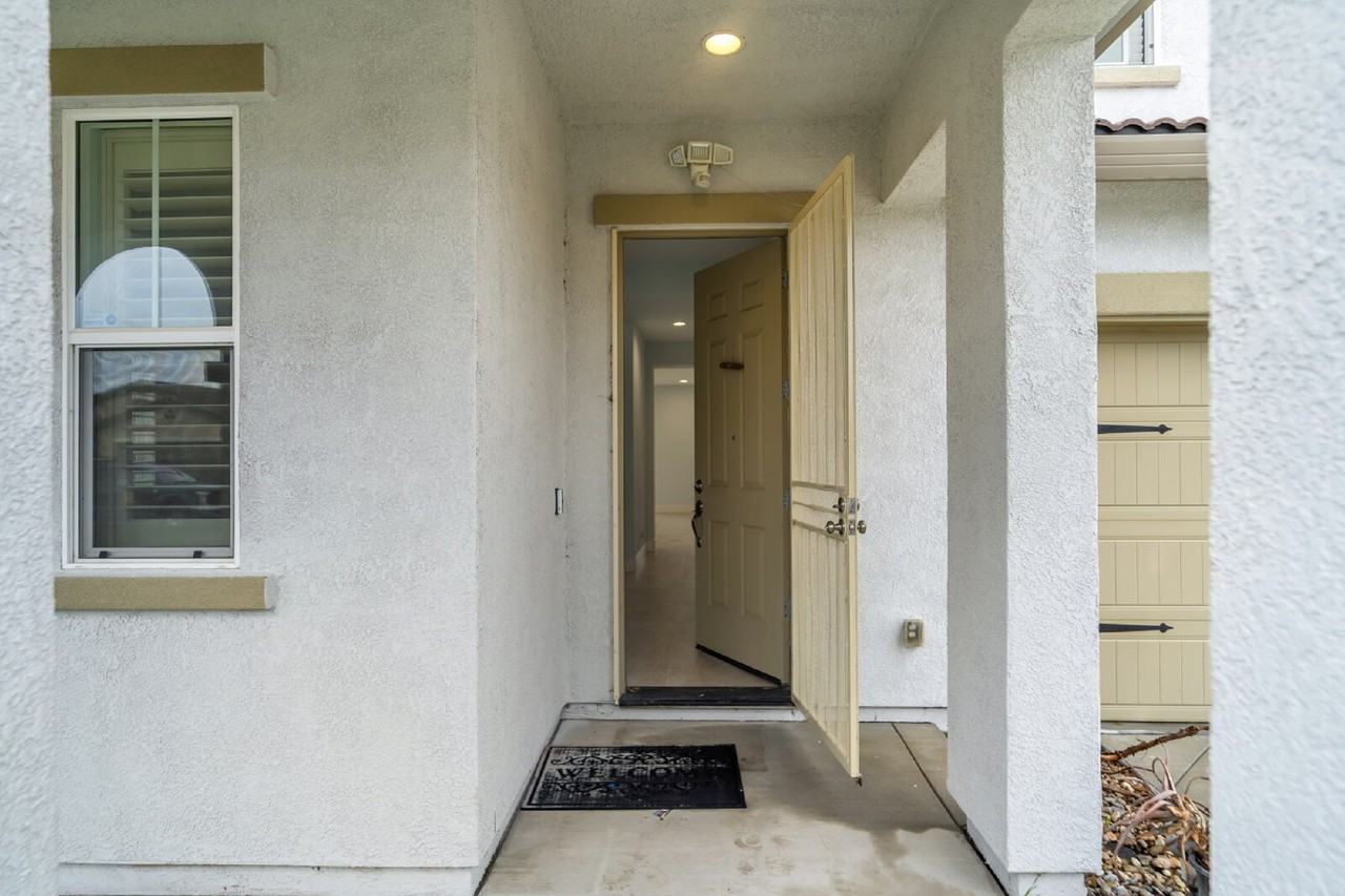 775 Rose Arbor Pt - Photo 2 of 28