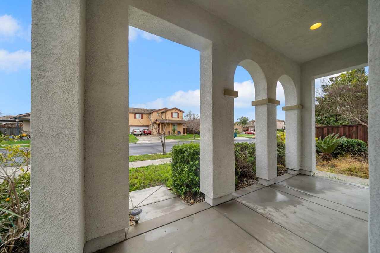 775 Rose Arbor Pt - Photo 3 of 28