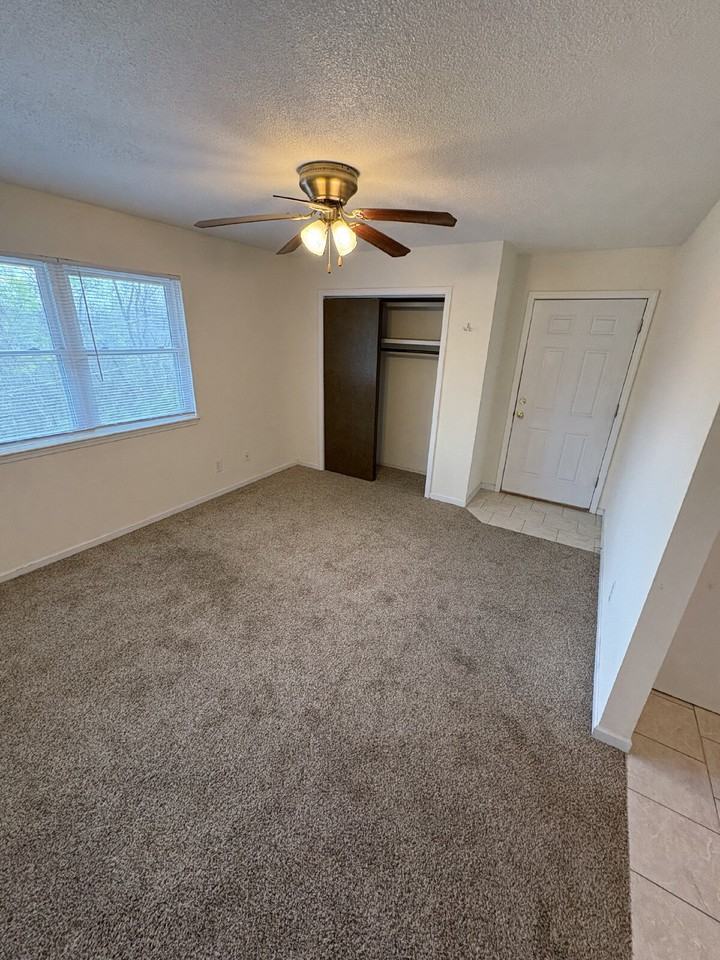 1030 Southpark Dr #7 - Photo 2 of 9