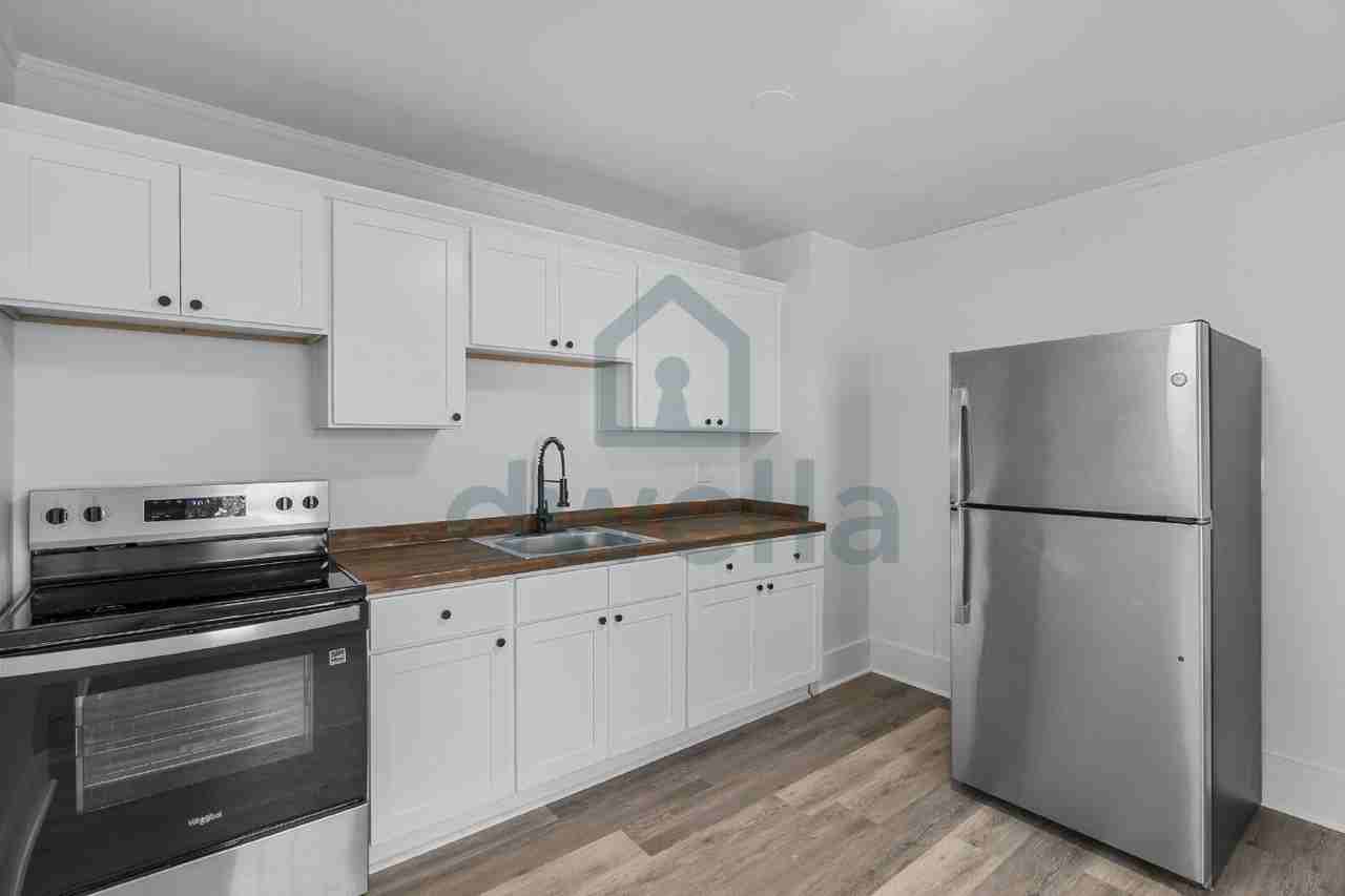 237 Woodlawn Ave - Photo 2 of 22