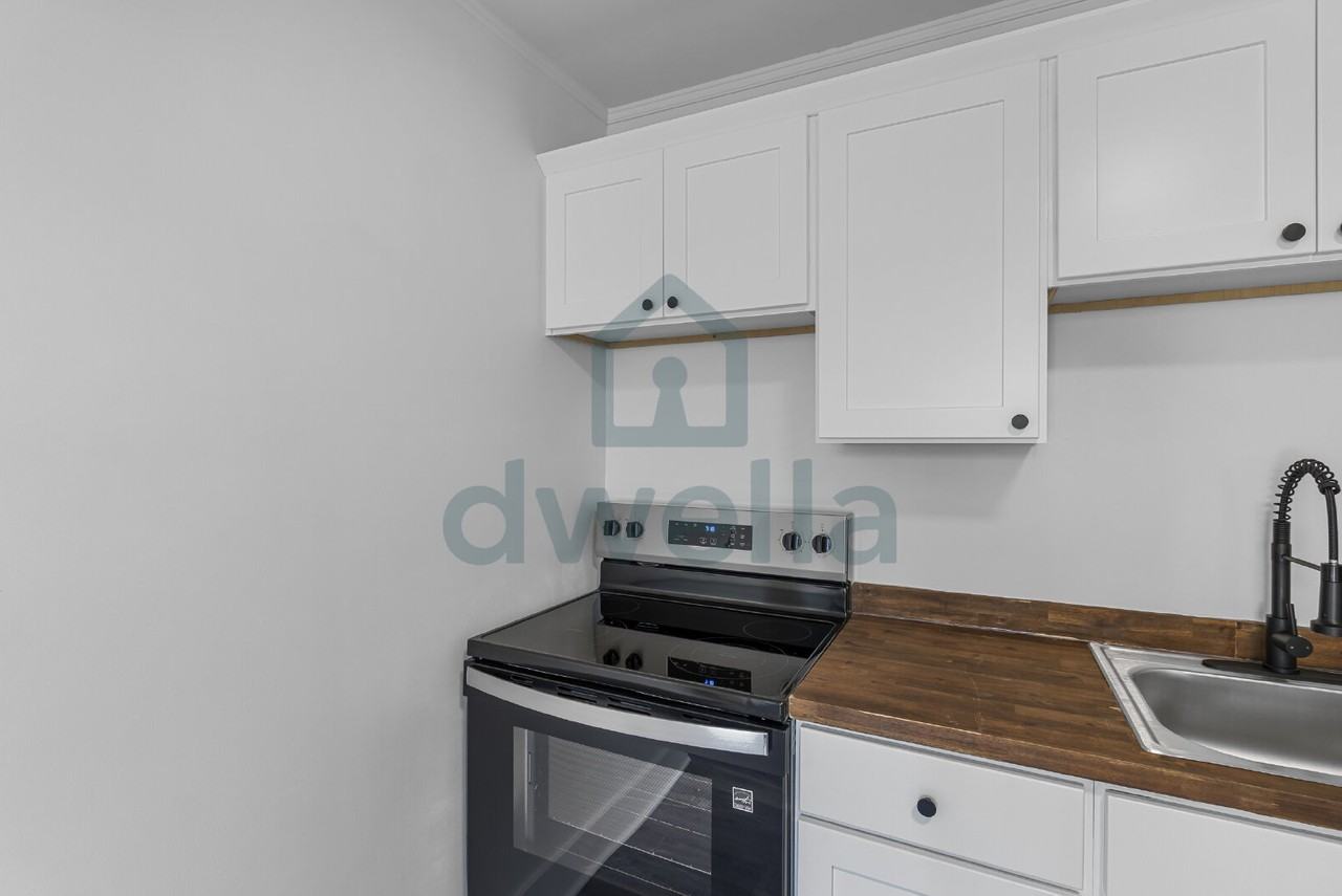 237 Woodlawn Ave - Photo 3 of 22