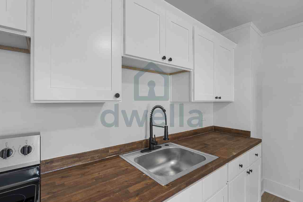 237 Woodlawn Ave - Photo 4 of 22