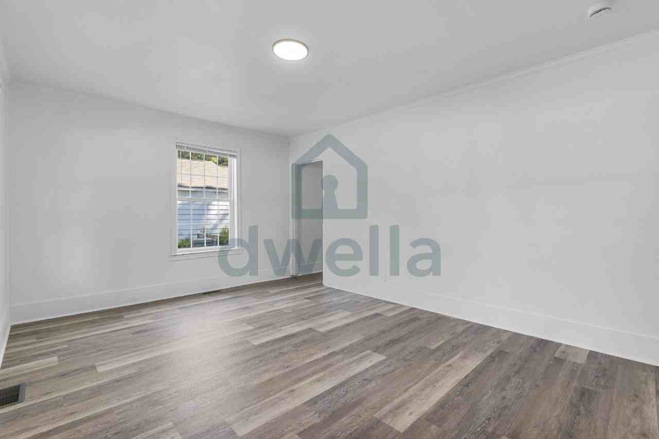 237 Woodlawn Ave - Photo 5 of 22