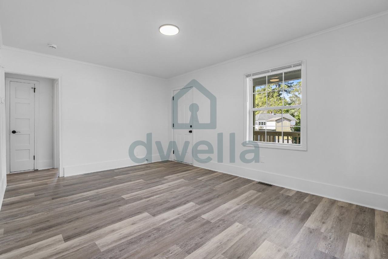 237 Woodlawn Ave - Photo 6 of 22