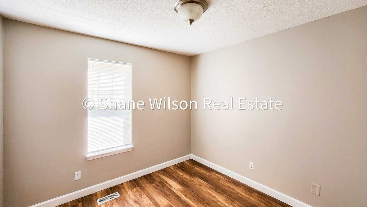162 Shawn Ln - Photo 5 of 15