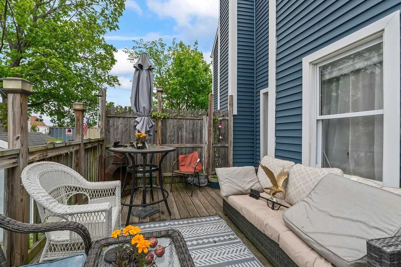 15 Seavey St - Photo 3 of 44