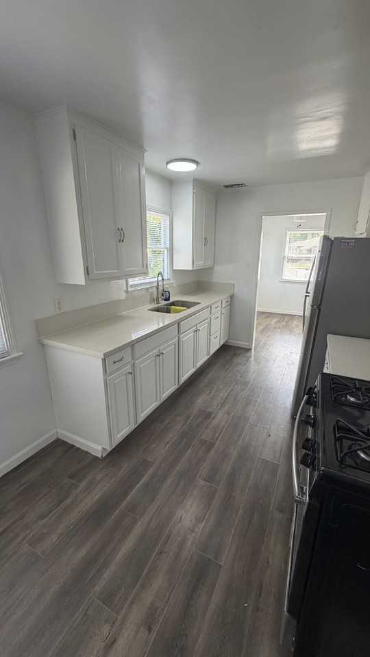 1400 Maitland Dr - Photo 4 of 15