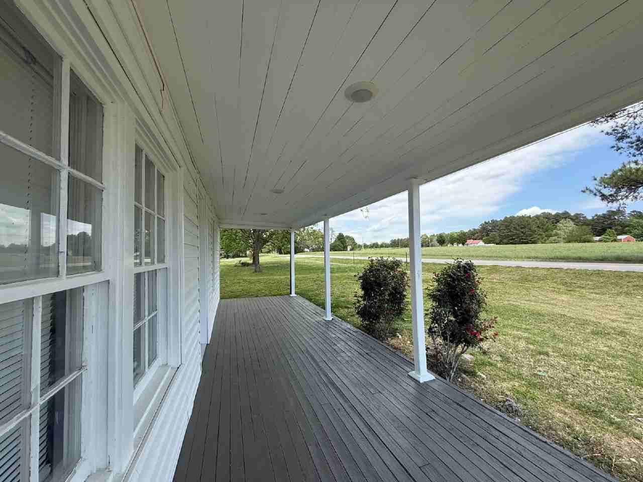 23391 Mooresville Rd - Photo 2 of 10