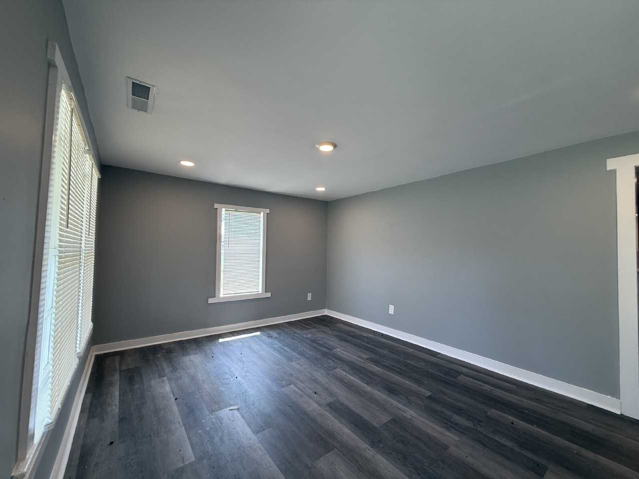 23391 Mooresville Rd - Photo 3 of 10