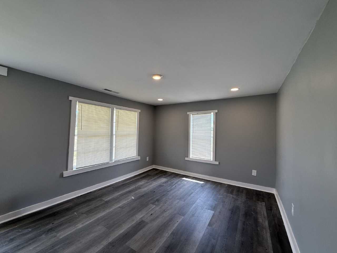 23391 Mooresville Rd - Photo 4 of 10