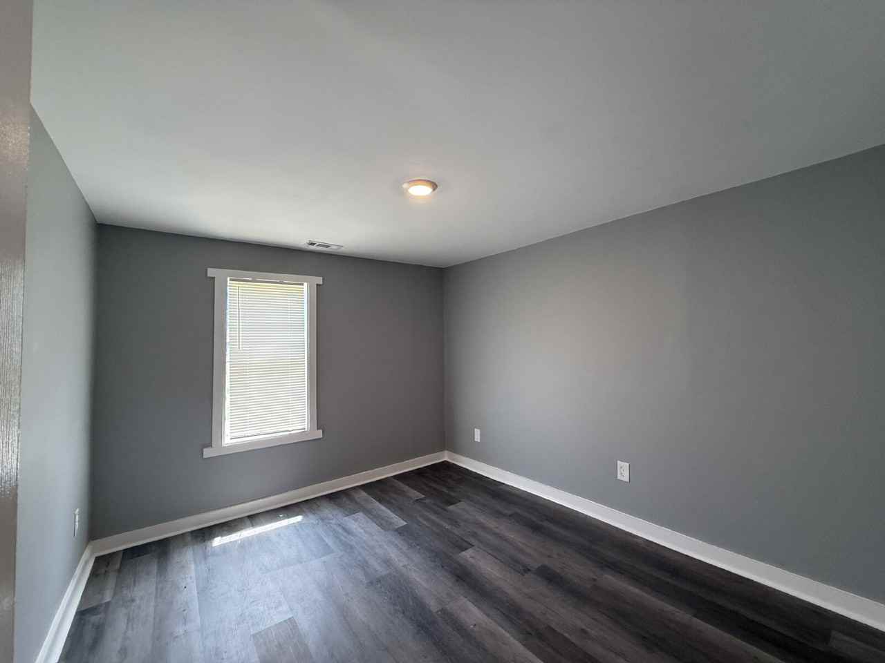 23391 Mooresville Rd - Photo 6 of 10