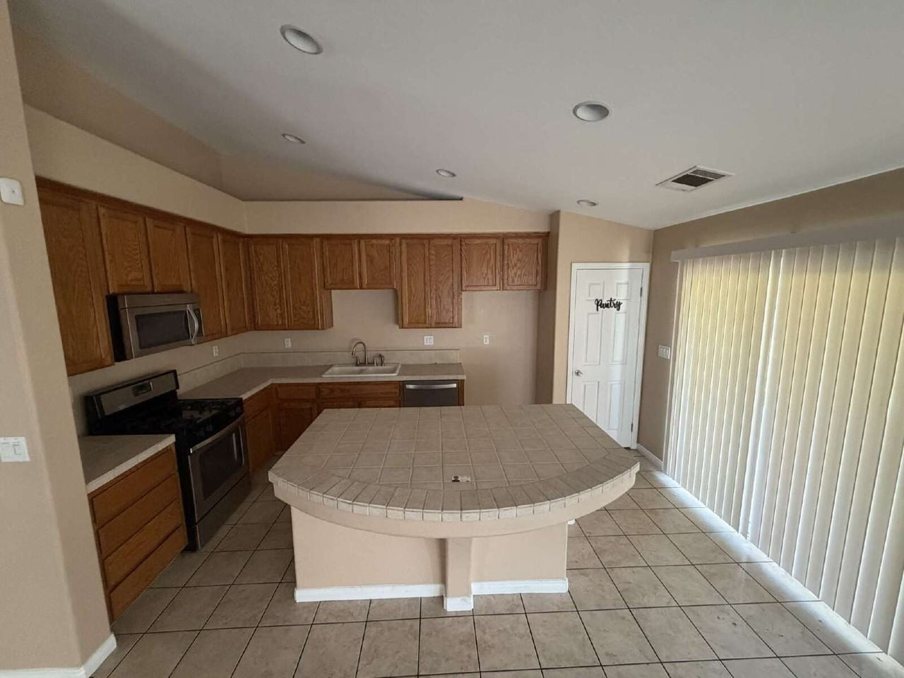 9506 Orchard Grass Ct - Photo 4 of 17