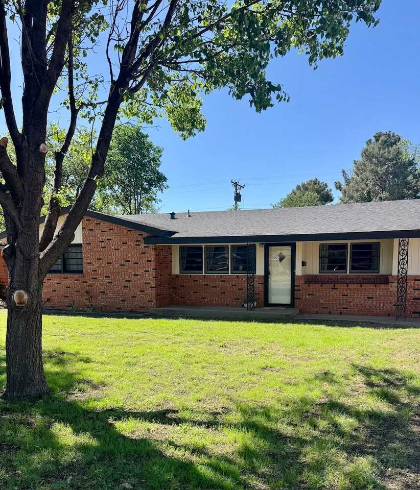 2823 54th St - Photo 2 of 35