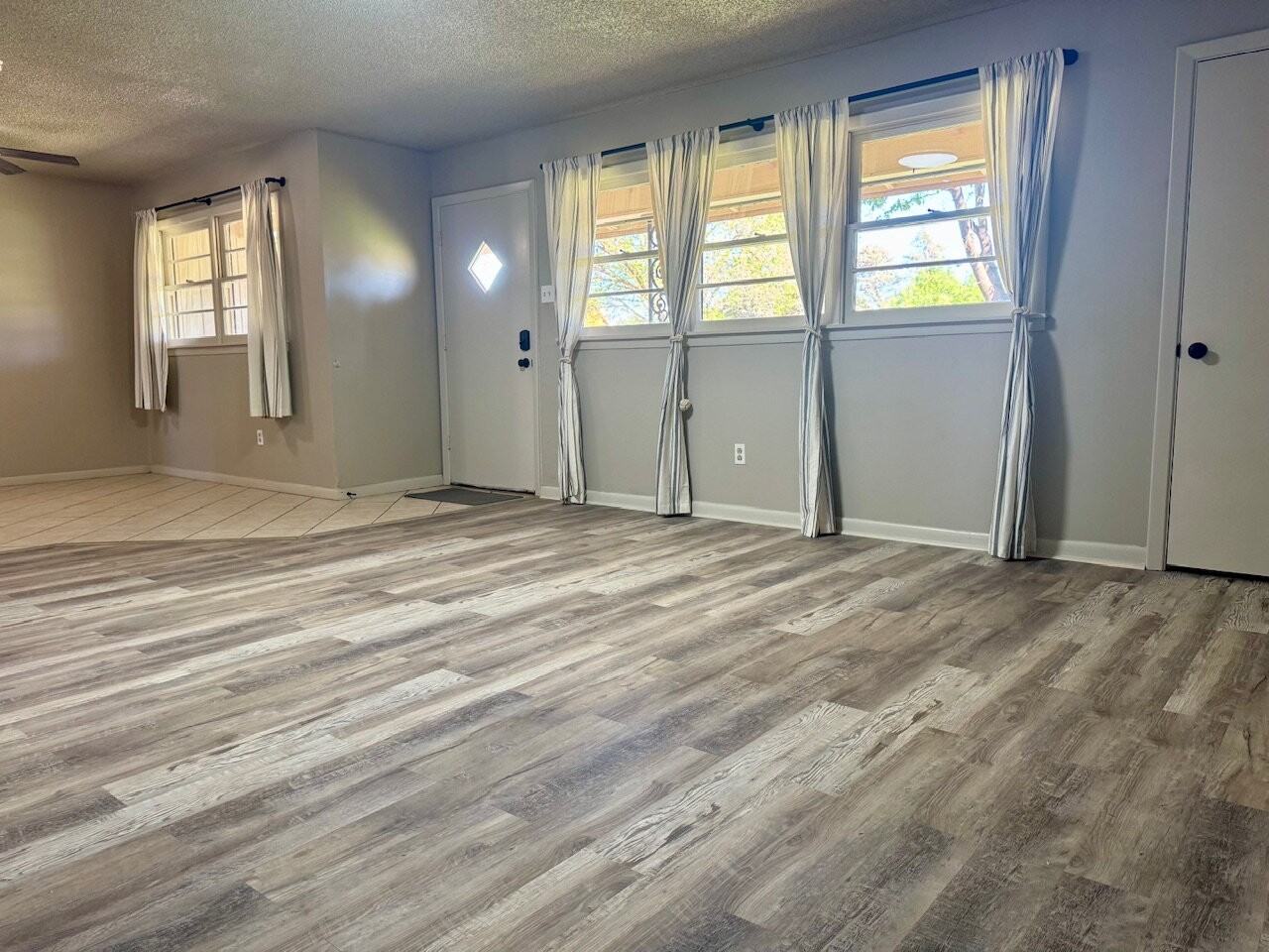 2823 54th St - Photo 4 of 35