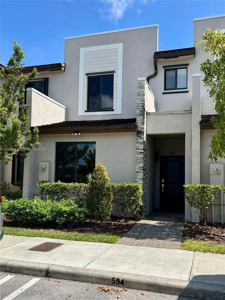 594 Northeast 207th Street #594 - Photo 4 of 18