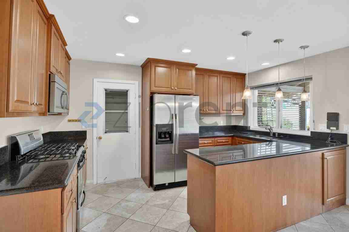 13333 Rollin Glen Rd - Photo 5 of 18