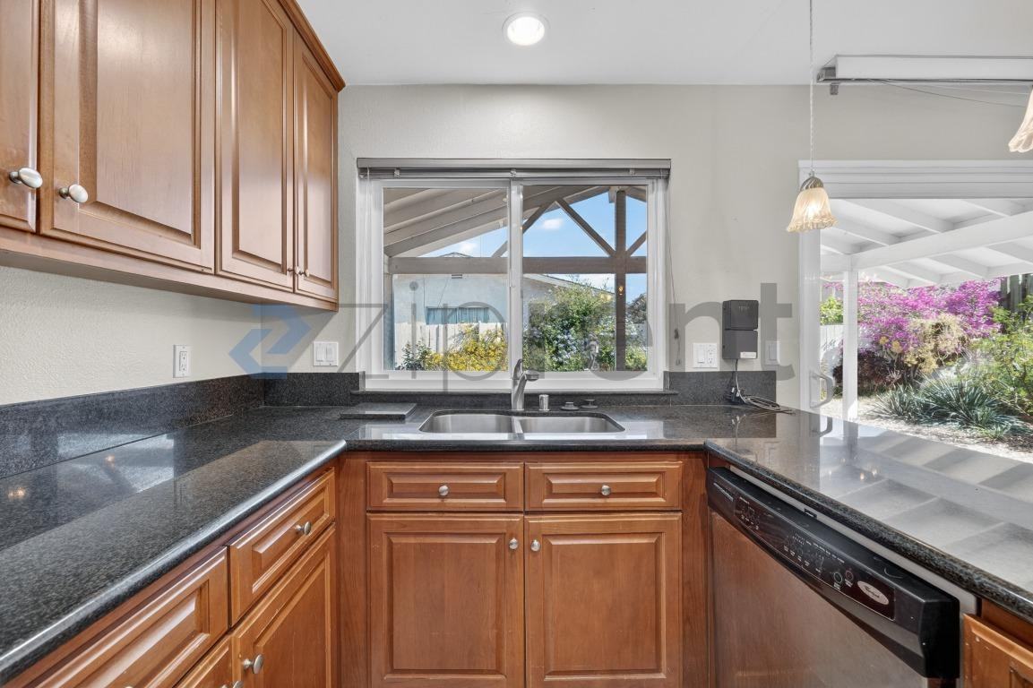 13333 Rollin Glen Rd - Photo 6 of 18