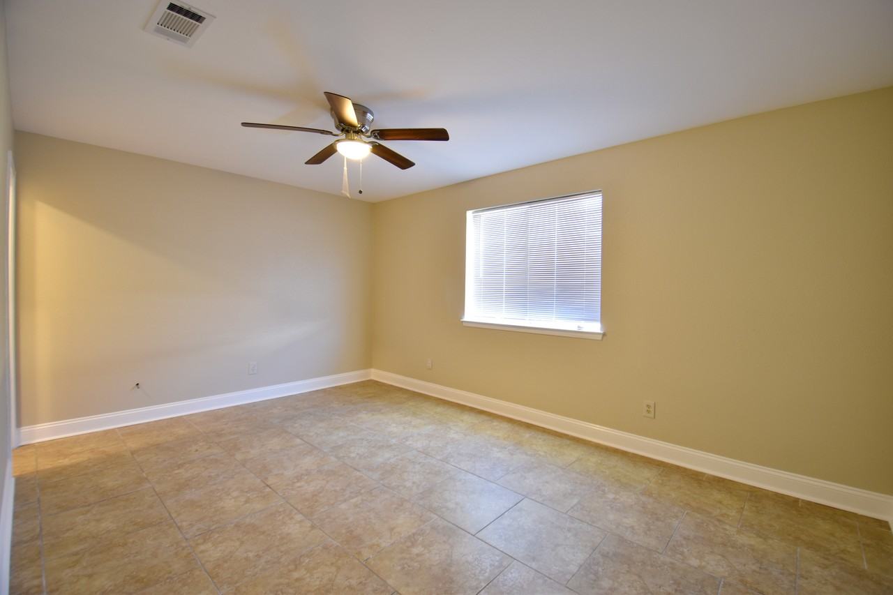 1849 Cinclar Loop - Photo 4 of 11