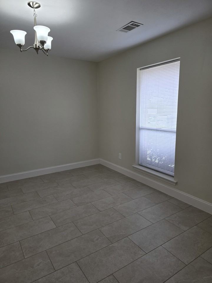 636 Wentworth Dr - Photo 3 of 24