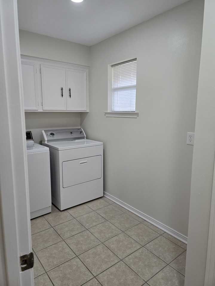 636 Wentworth Dr - Photo 4 of 24