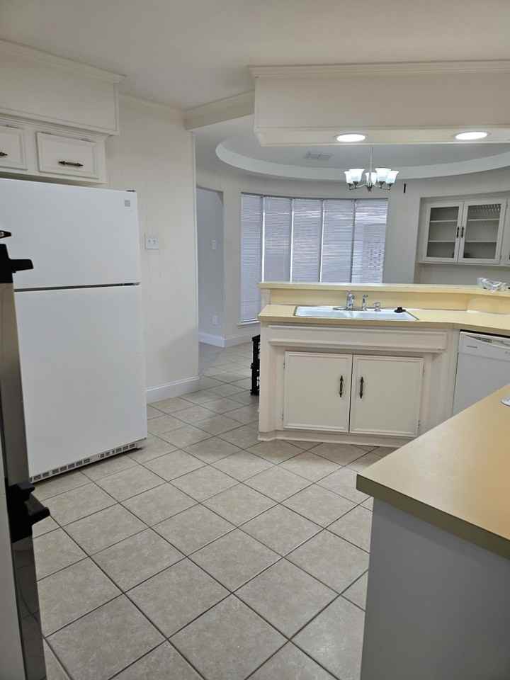 636 Wentworth Dr - Photo 5 of 24