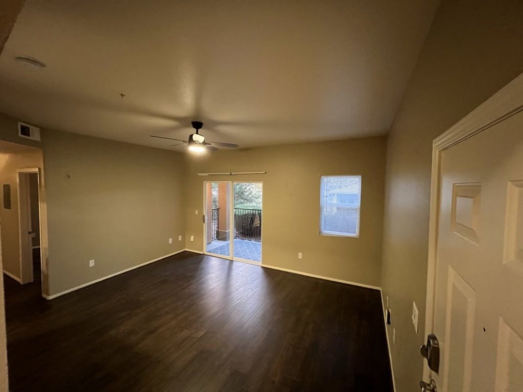 Unit G1038 - Photo 3 of 11