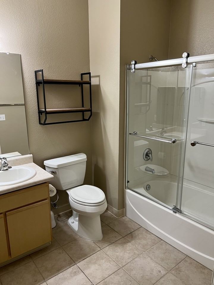 Unit G1038 - Photo 5 of 11